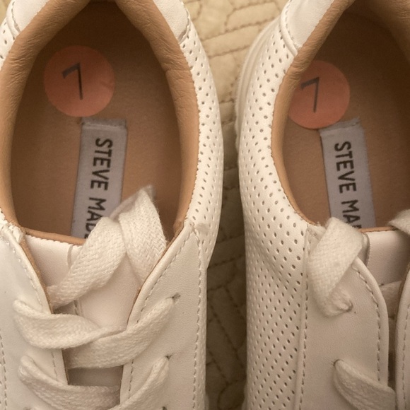 Steve Madden woman’s tennis shoes, bone white, size 7, NWOT - Picture 4 of 5